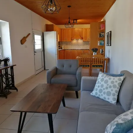 Lemon Tree Courtyard Сasa de vacaciones Lárnaca