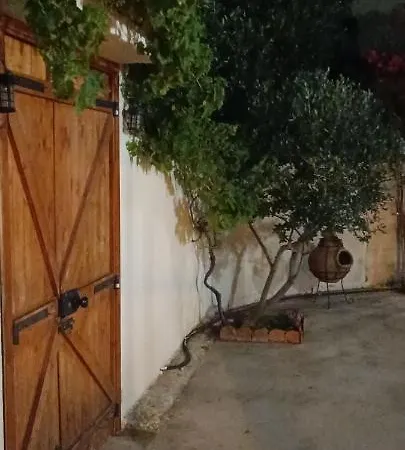 Lemon Tree Courtyard Semesterbostad