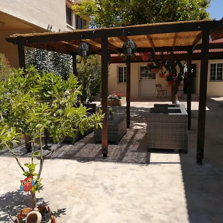 Lemon Tree Courtyard Hébergement de vacances Larnaca