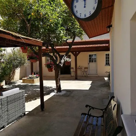 Lemon Tree Courtyard Semesterbostad