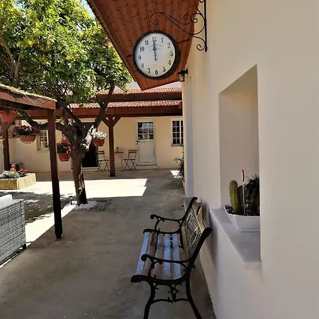 Lemon Tree Courtyard * Lárnaka
