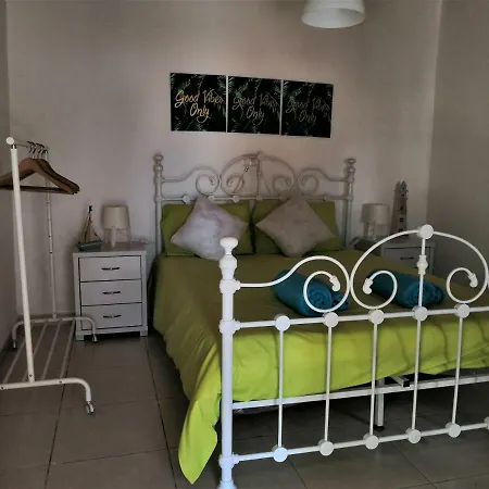 Lemon Tree Courtyard Nyaraló