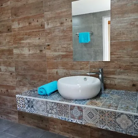 Lemon Tree Courtyard * Lárnaka