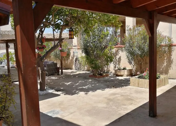 Lemon Tree Courtyard ラルナカ