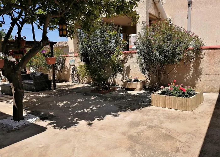 Lemon Tree Courtyard ラルナカ