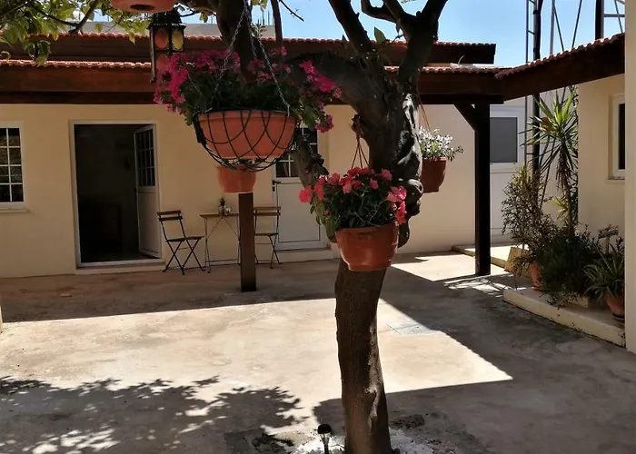 Lemon Tree Courtyard Holiday home *