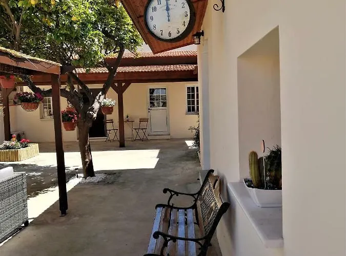 Lemon Tree Courtyard * ラルナカ